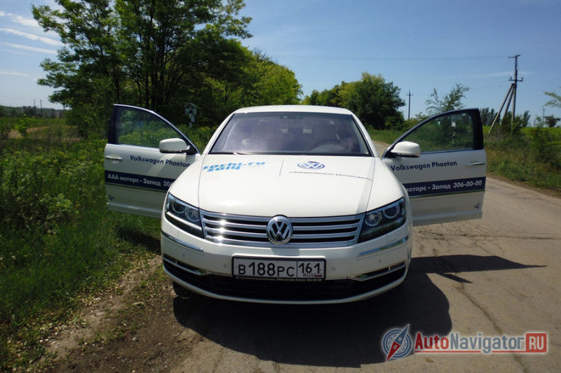 Phaeton чувствует себя  довольно уверенно не только на качественном  дорожном покрытии, но и на разбитой дороге