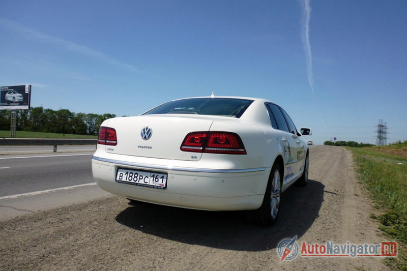 Корма автомобиля решена в фирменной стилистике марки VW