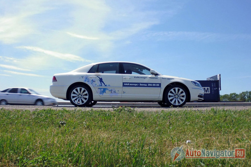 Volkswagen Phaeton доступен не только в стандартной короткобазной версии, но и в длиннобазной