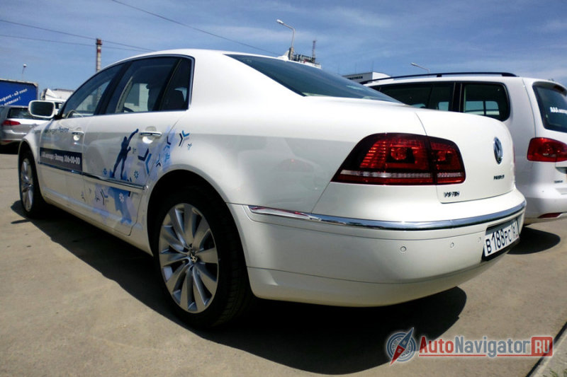 Хромированный декор модели к лицу 