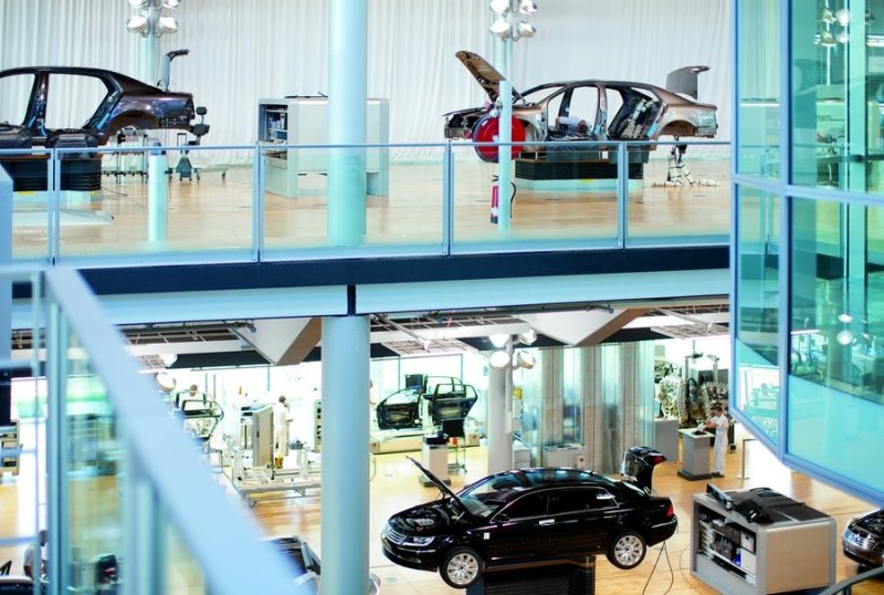 Стеклянная мануфактура — несколько этажей ультрасовременного оборудования