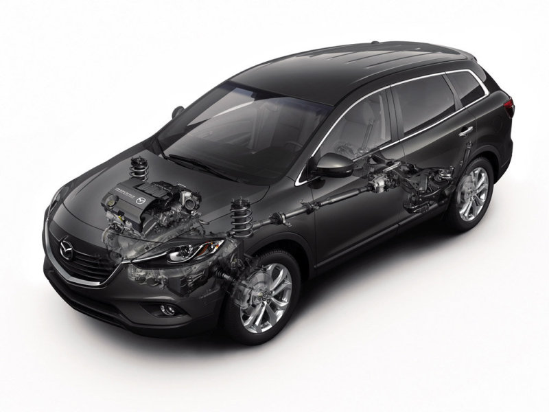 В полноприводных исполнениях CX-9 оснащается многодисковой муфтой, автоматически подключающей задний мост