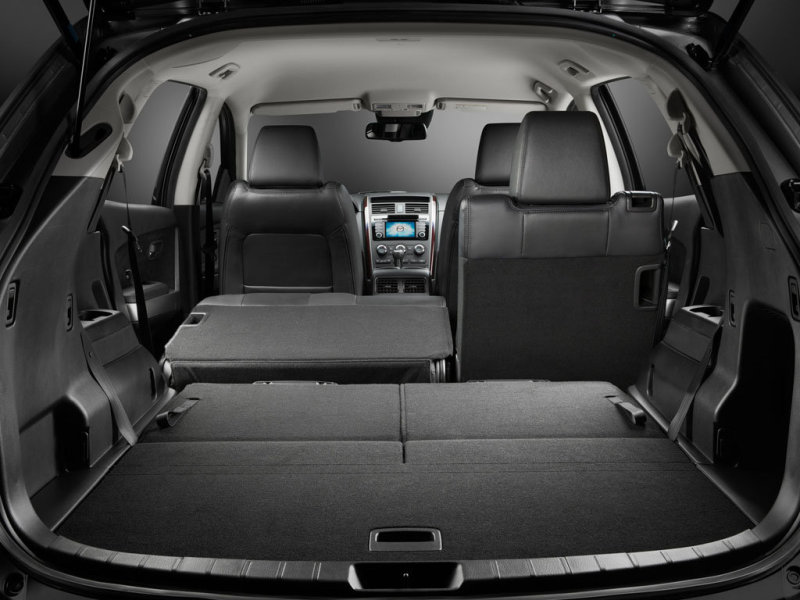 При складывании сидений пол грузового отсека довольно ровный