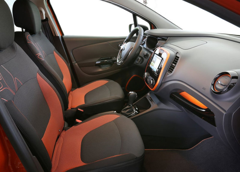 Интерьер оформляется в интересных цветовых комбинациях и вариантах текстильной обивки сидений