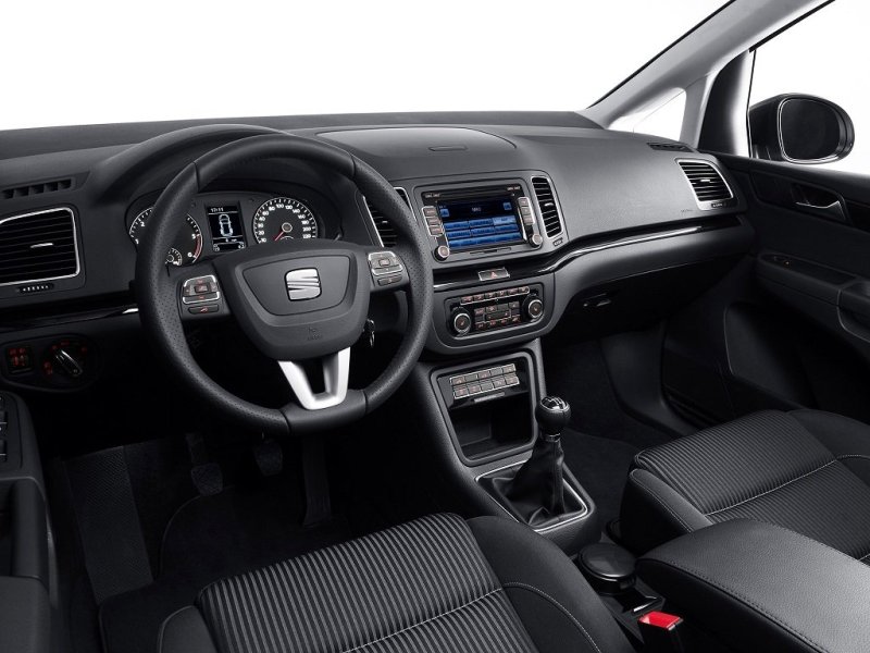 Внутреннее оформление без изысков, но качество материалов вселяет уважение