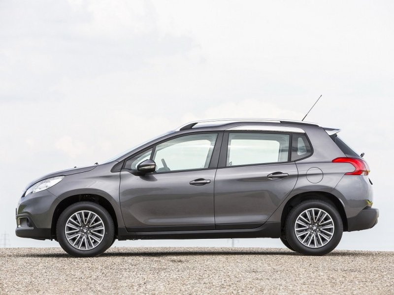 Профиль неплох - привлекательная подоконная линия и задние фонари в форме полумесяца