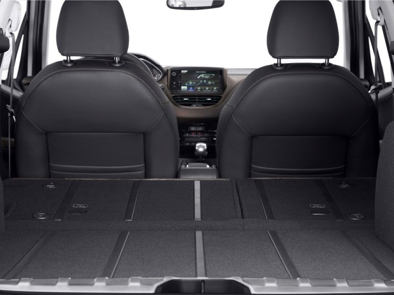 Багажный отсек в максимуме может похвастаться 1194 литрами