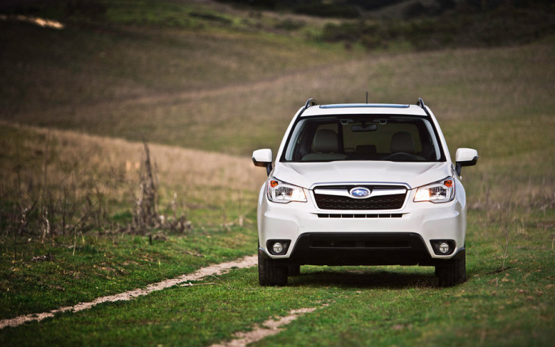 Анфас новый Forester выглядит серьезно и основательно – как и прежде