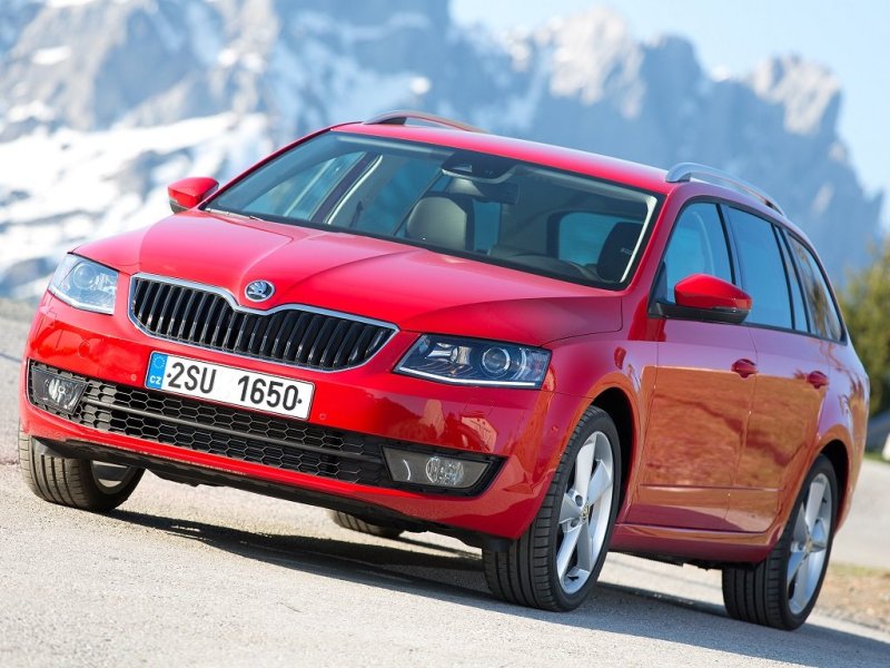 Skoda Octavia Combi 2013: Практично!