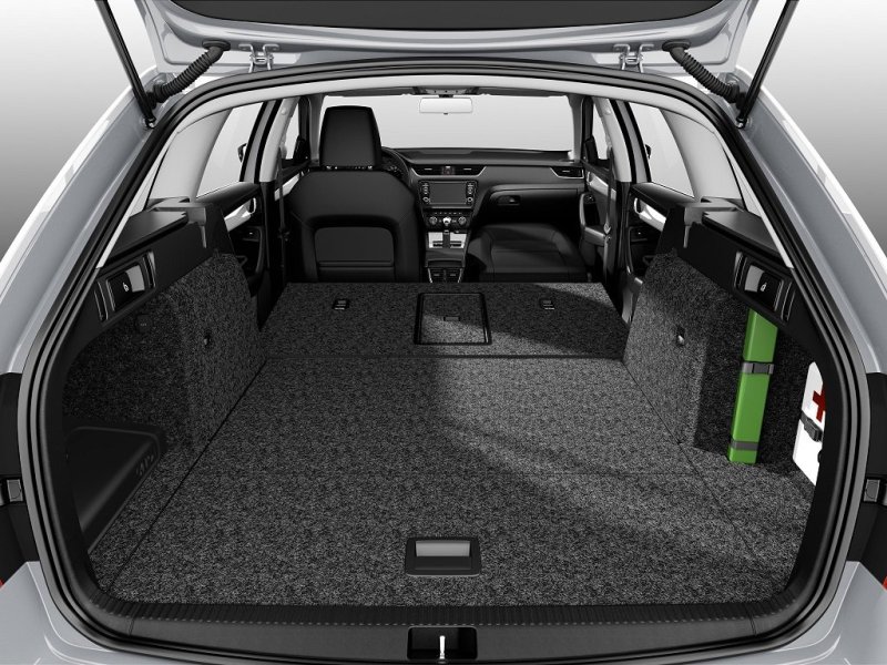 Багажник можно заказать в двух вариантах: с запаской, или с двойным полом