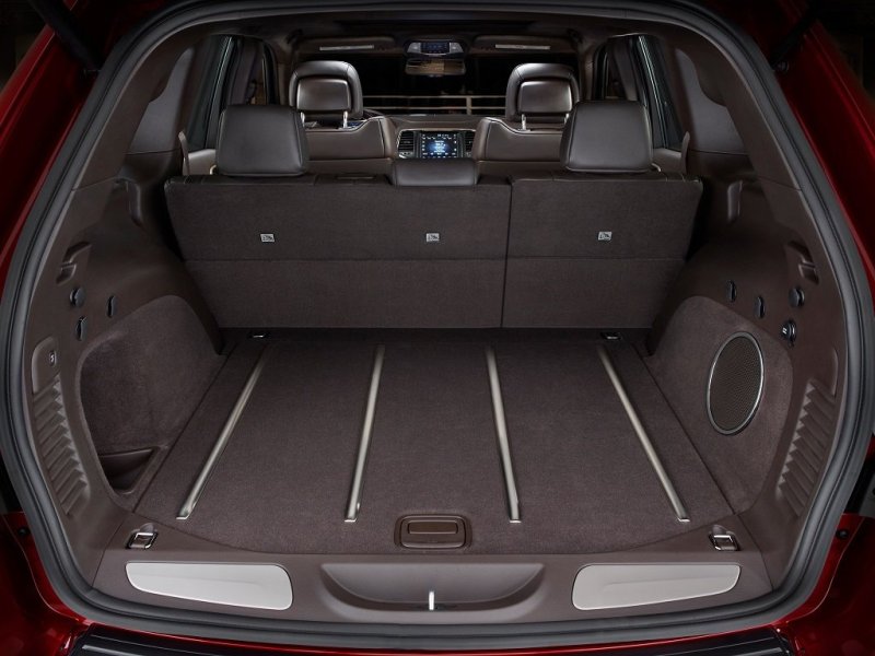 Объем багажника может меняться в пределах 457-1554 л.