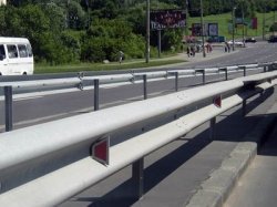 На дорогах Москвы появятся новые отбойники