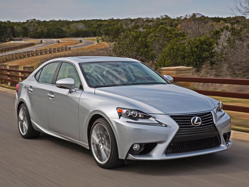 Обратите внимание на форму оптики и светодиодных элементов