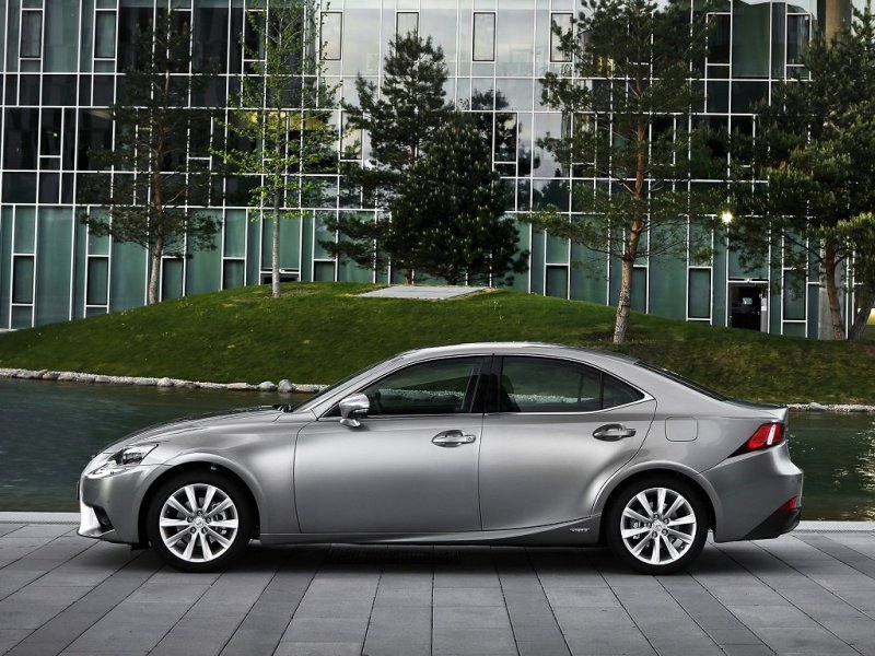 Профиль смел и симпатичен, но с некоторых ракурсов хвост выглядит спорно