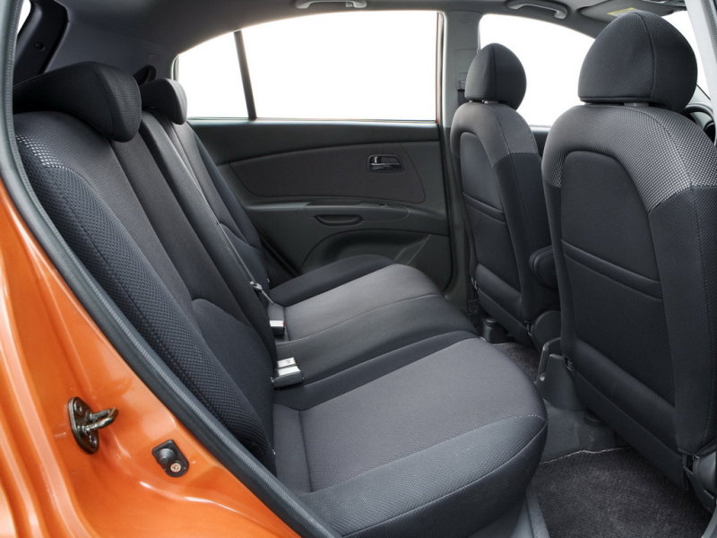 Появились стуки сзади? Не спишите лезть под машину, возможно звуки издает крепление заднего сиденья