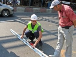 В Москве специалисты контролируют качество укладки дорожного полотна