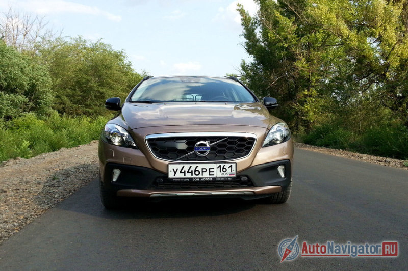 Стихия кроссовера — загородные трассы с отличным асфальтовым покрытием