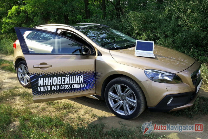 Volvo V40 Cross Country — это компьютер на колесах. Число электронных «штучек», которыми оснащен автомобиль, не поддается подсчету