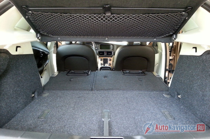 Спинку заднего кресла можно сложить...