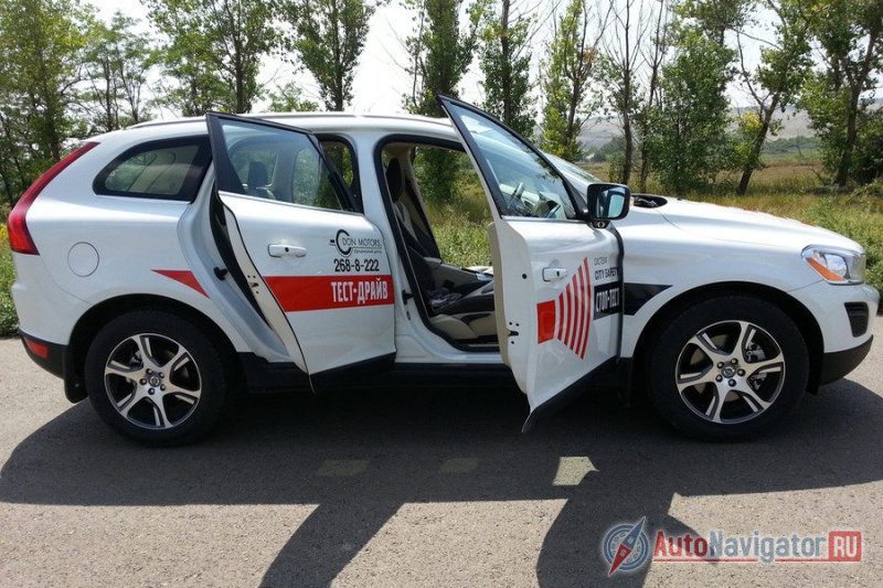 Широкие дверные проемы и грамотная конструкция салона позволяют большой семье быстро «упаковаться» в автомобиль