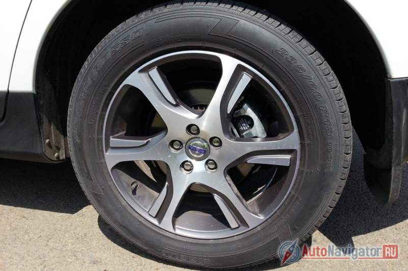 Высокопрофильные шины Pirelli PZero Rosso (235/60 R18) достойно ведут себя на разбитых российских дорогах