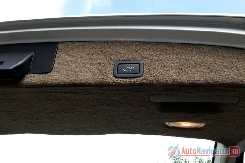 «Калитка» багажника оснащена электроприводом