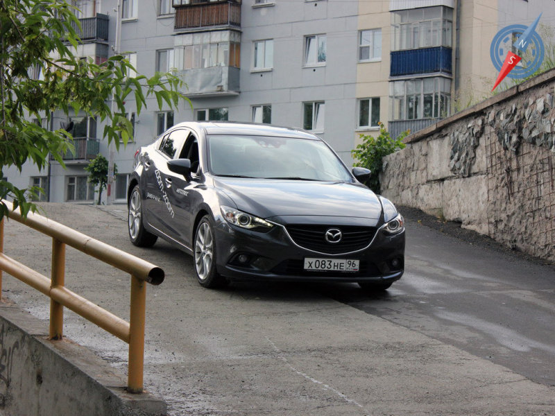 Ничего человеческого в этом взгляде нет. Хищник чистейшей воды...