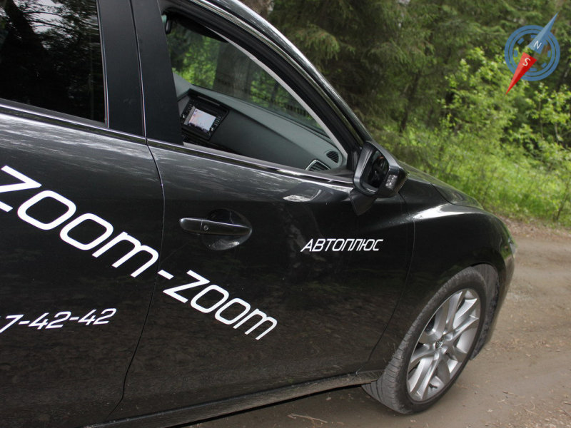 Похоже, крылья, выделенные широкой аркой, становятся еще одной фирменной чертой "шестерки"