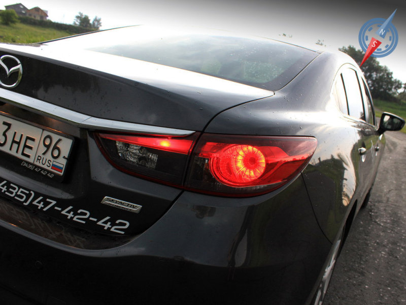 Каждым элементом кузова можно любоваться отдельно, а капли дождя лишь украсили работу дизайнера своим непредвзятым взглядом