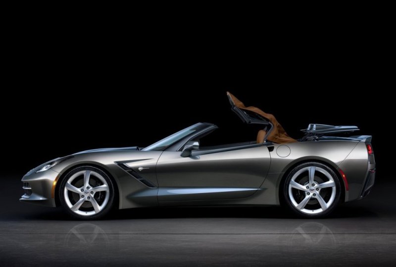 Мягкая крыша кабриолета опускается/поднимается сервомеханизмами