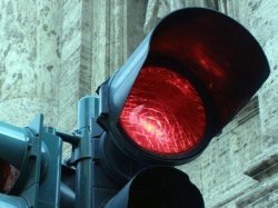 В Подмосковье стартует эксперимент, разрешающий поворачивать направо на красный свет
