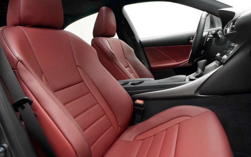 Интерьер выглядит как обволакивающий «кокон»