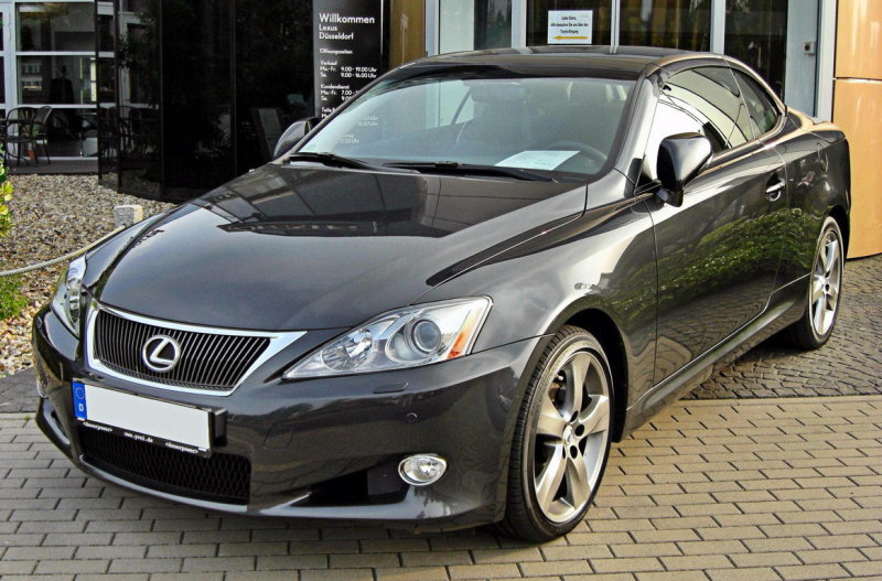 Дилетант не сразу отличит IS 250C от IS 250