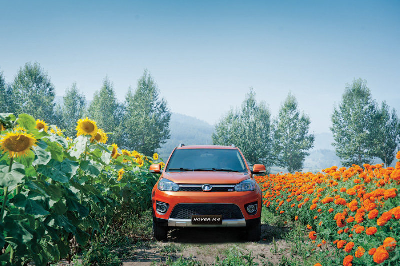 Передний бампер может похвастаться просто огромным центральным вырезом и неплохо проработанными нишами под противотуманки