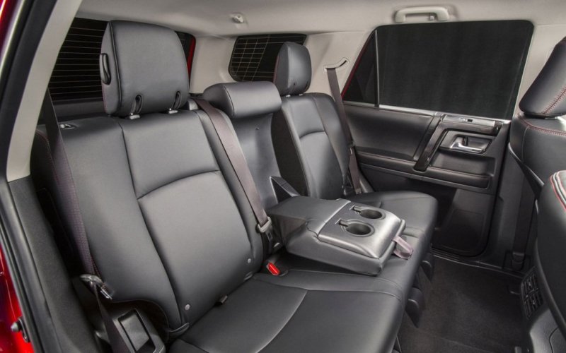 Во 2-м ряду есть место для троих взрослых