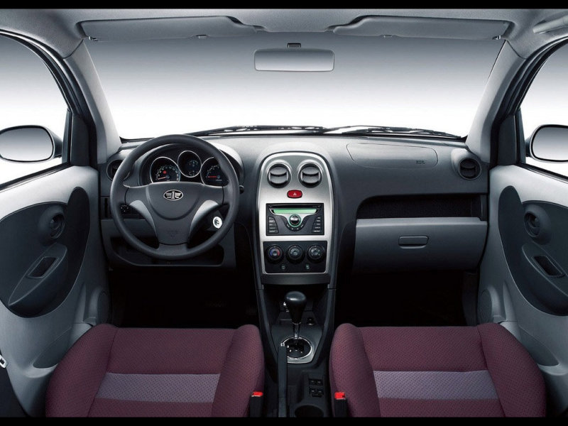 Интерьер не претендует на звание эффектного, но изюминка в нем есть