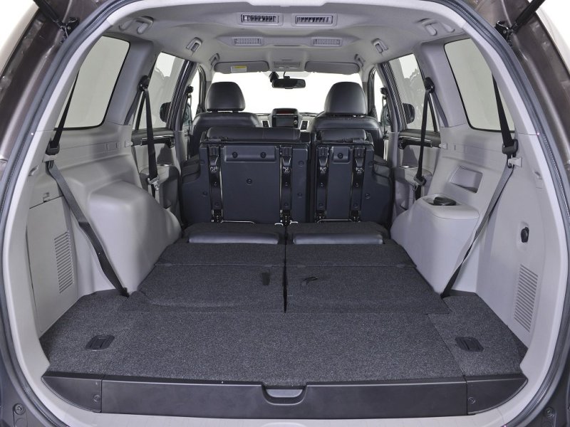 Минимальный объем багажного отсека - 714 литров