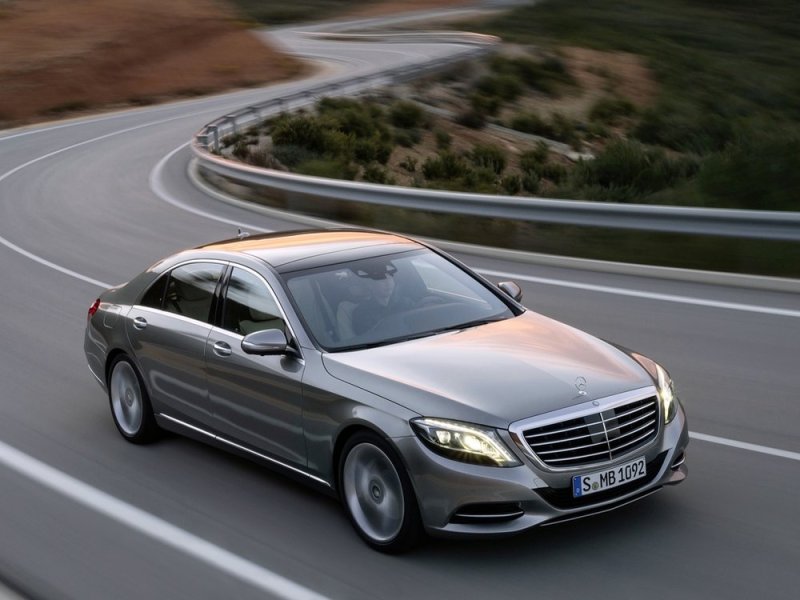 Решетка радиатора модели выполнена более крупной, чем прежде, более вертикально расположенной и визуально очень объемной