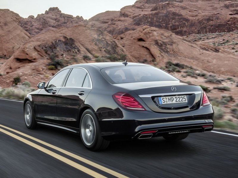 Рассказывать о поведение Mercedes-Benz S-Class W222 на дороге – это все равно, что обсуждать творения великого Иоганна Себастьяна Баха…