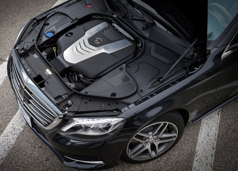 Моторный отсек Mercedes-Benz S-Class New