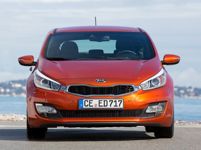 KIA pro_ceed 2013: Эстетичный хэтчбек