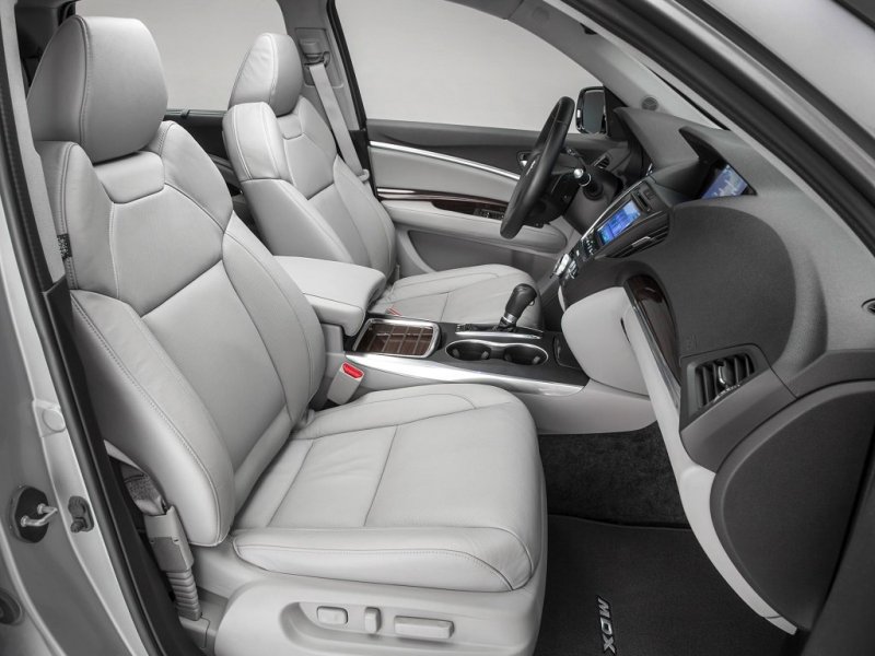 Передние кресла обладают оптимальными боковыми поддержками