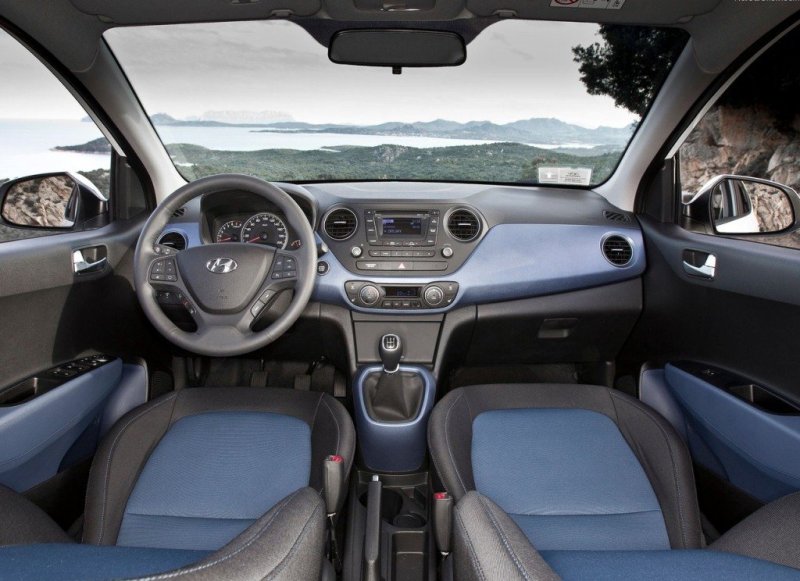 Передняя панель оформлена просто и рационально