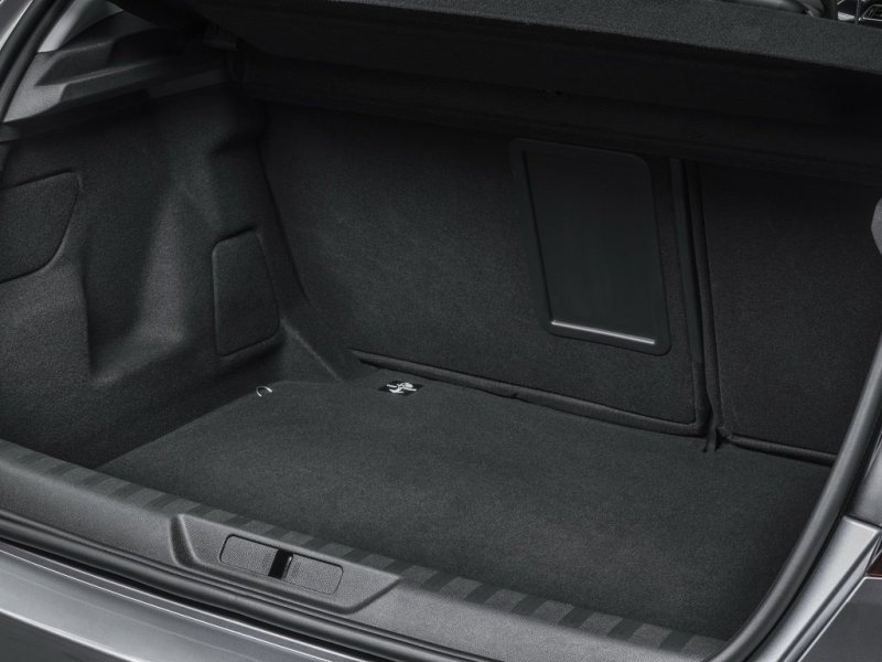 Объем багажника равен приличным 470 литрам