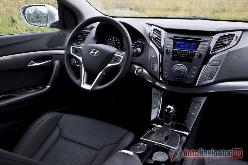 В салоне «высоту класса» ощущаешь в первую очередь благодаря хорошему качеству сборки и использованию достойных материалов отделки