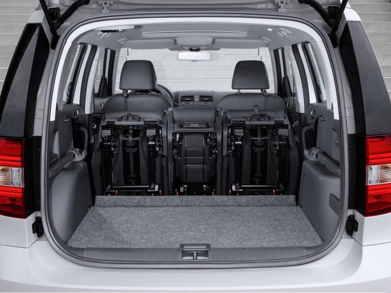 Мкксимальный объем багажного отсека - 1580 литров