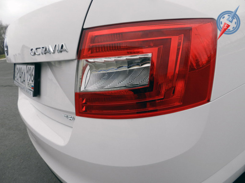 Задние фонари делают акцент на родство с премиум моделью Audi