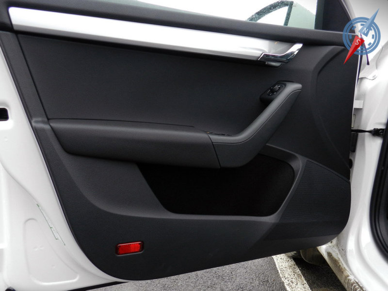 В плане дизайна и практичности к обивке двери претензий нет, жаль только…