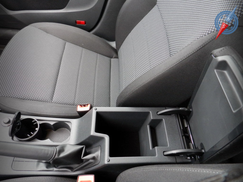 В этом автомобиле вещи повседневного использования, скорей всего, никогда не будут раскиданы по салону.