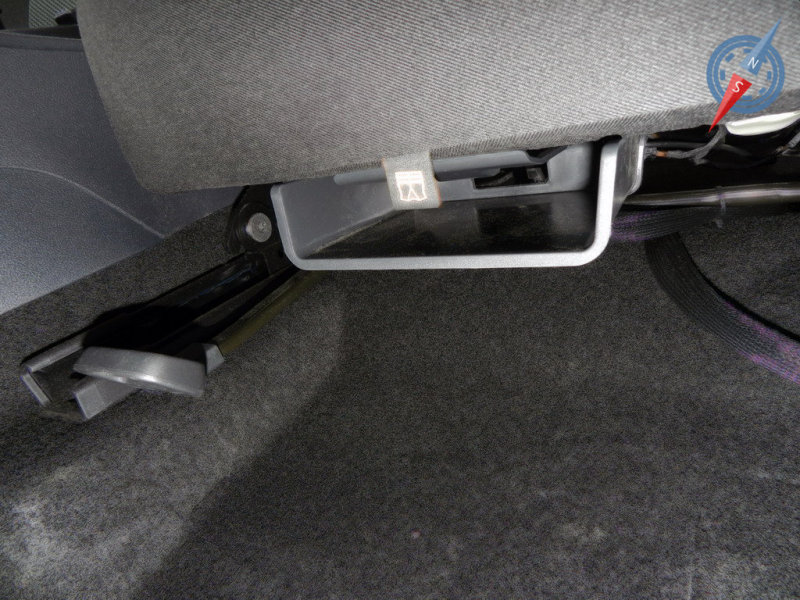 …и светоотражающая жилетка!